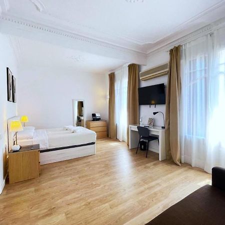 Flor Habitaciones บาร์เซโลนา ภายนอก รูปภาพ