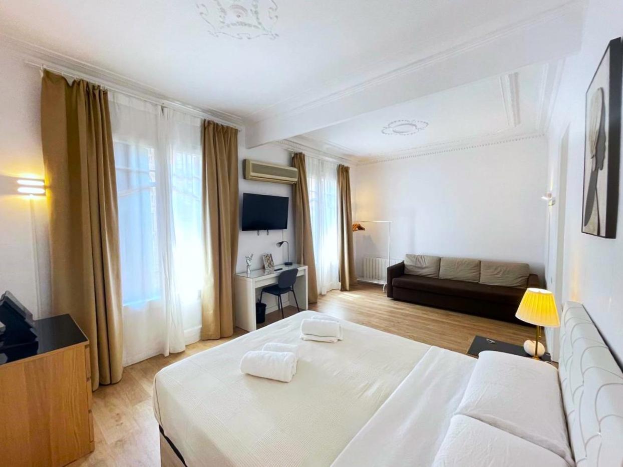 Flor Habitaciones บาร์เซโลนา ภายนอก รูปภาพ